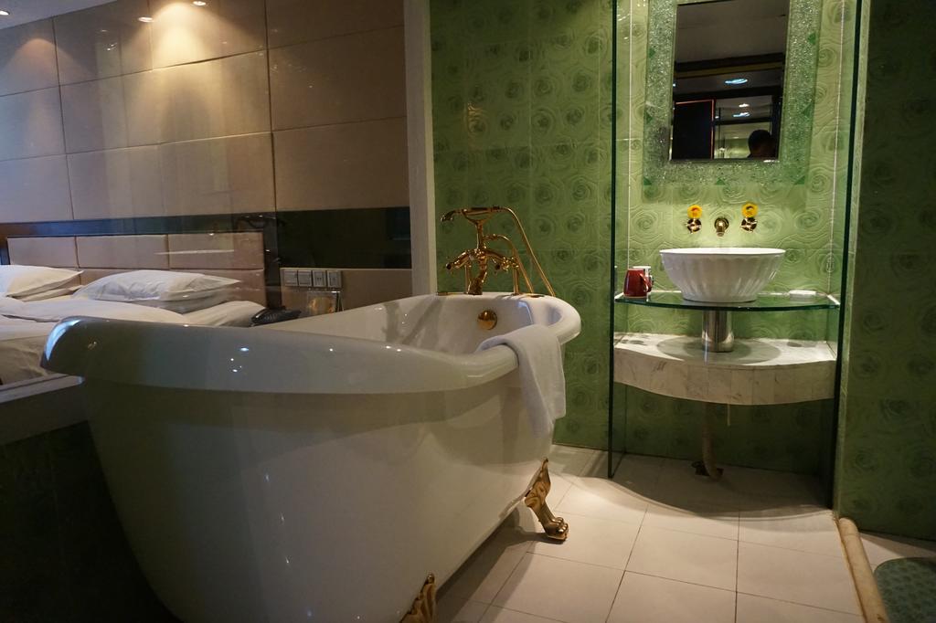 Tianzhi Hotel Harbin Exterior photo